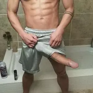 A guy from Columbus enlarged his dick by 4.5” in 30 days at home!